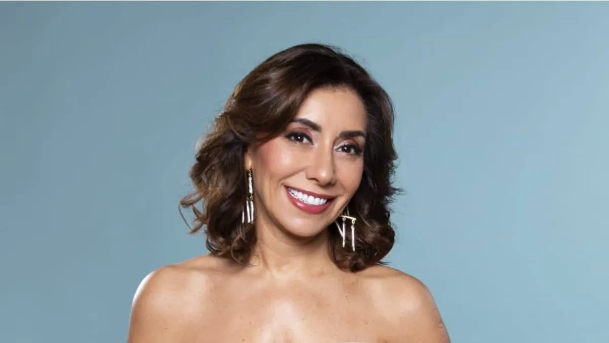 Carmen Gloria Arroyo sorprende al cantar el nuevo jingle de su programa.