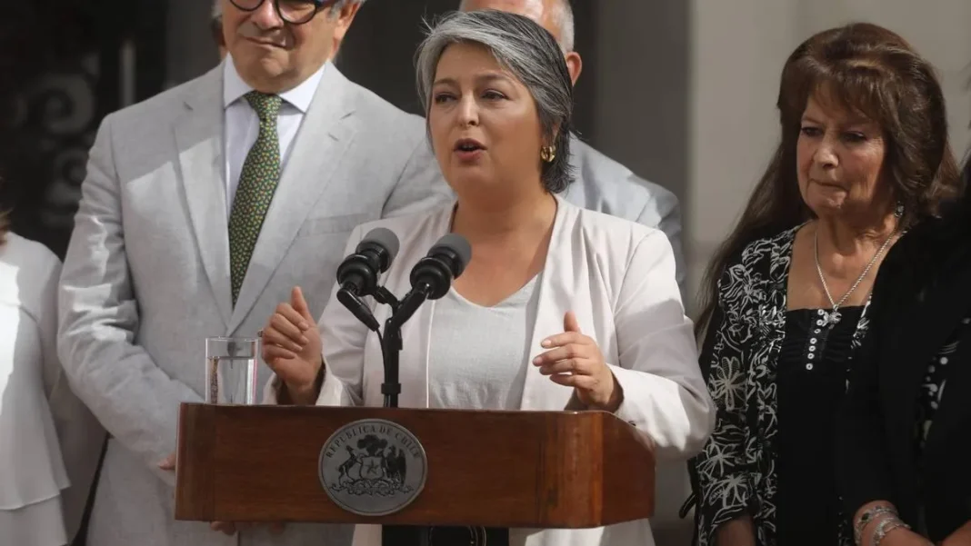 Encuesta revela a Tohá como favorita en primaria oficialista Encuesta revela a Tohá como favorita en primaria oficialista