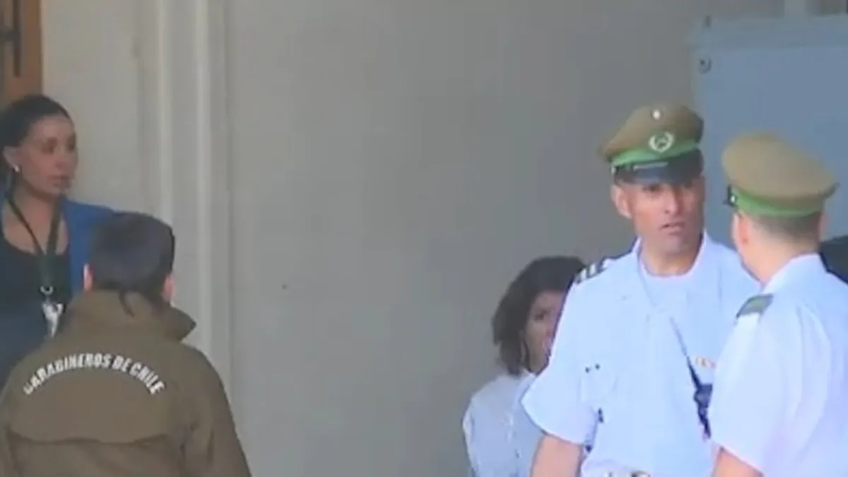 Ministra Tohá expresa su pesar por la muerte de carabinero en La Moneda.