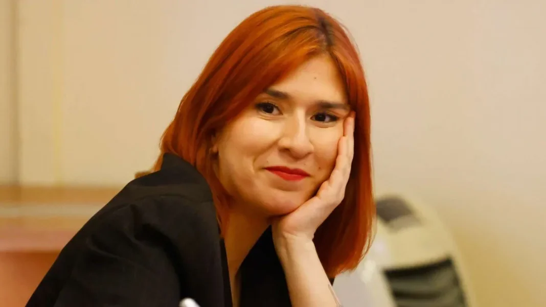 Catalina Pérez rechaza vínculos con Democracia Viva y denuncia presiones externas. Catalina Pérez rechaza vínculos con Democracia Viva y denuncia presiones externas.