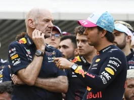 Adrian Newey expone los fallos de Red Bull que afectaron a Checo Pérez en 2024.