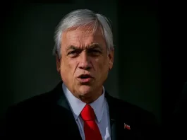 Familiares de detenidos desaparecidos rechazan renombrar puente en honor a Piñera.