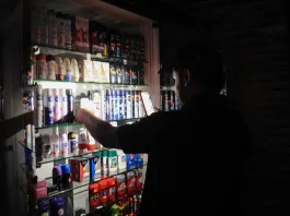 El masivo corte de luz causa millonarias pérdidas en el comercio local.