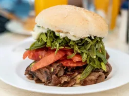 Celebra el Día del Chacarero con las mejores recetas de este clásico chileno.