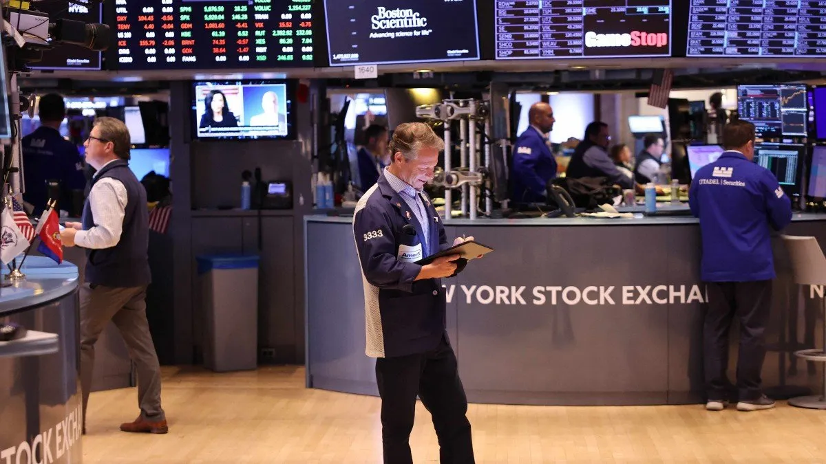 Caída de bolsas globales y fortalecimiento del dólar tras aranceles de Trump. Caída de bolsas globales y fortalecimiento del dólar tras aranceles de Trump.