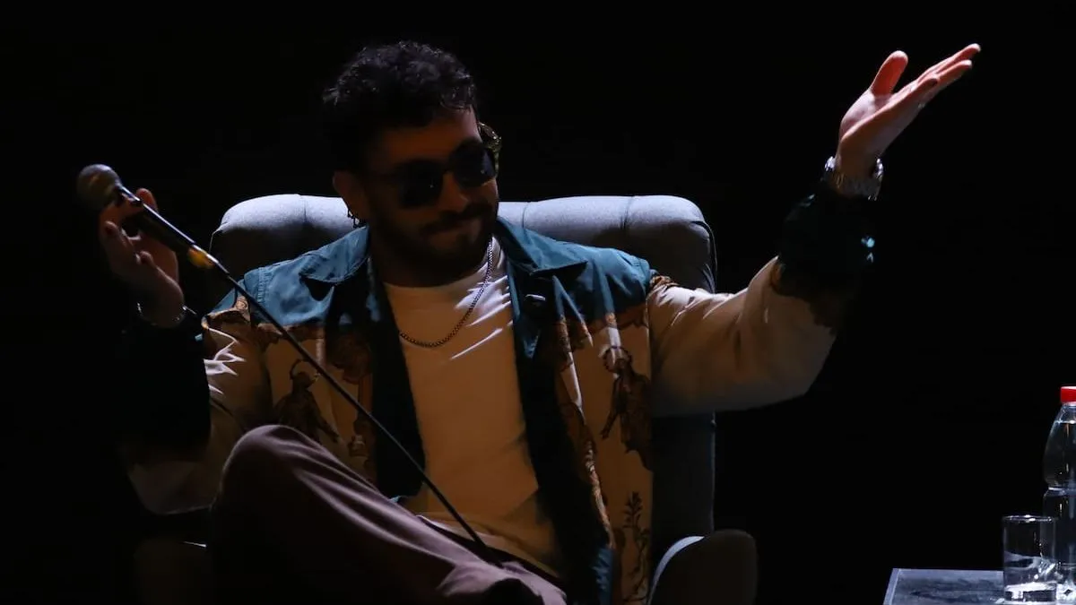 Edo Caroe enfrenta un impasse tras el apagón en la conferencia de Viña 2025. Edo Caroe enfrenta un impasse tras el apagón en la conferencia de Viña 2025.