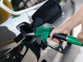 Nuevos precios de combustibles en Chile: bencinas estables y baja en parafina.