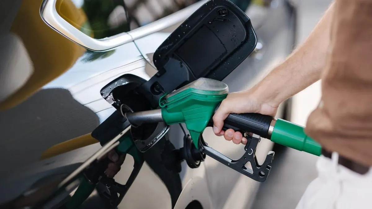 Nuevos precios de combustibles en Chile: bencinas estables y baja en parafina. Nuevos precios de combustibles en Chile: bencinas estables y baja en parafina.