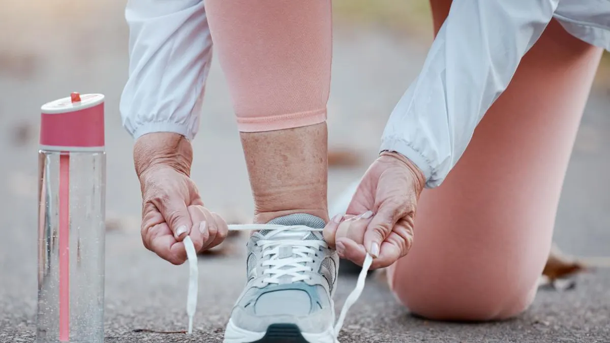 Ejercicios clave para mantener la salud física en la tercera edad. Ejercicios clave para mantener la salud física en la tercera edad.