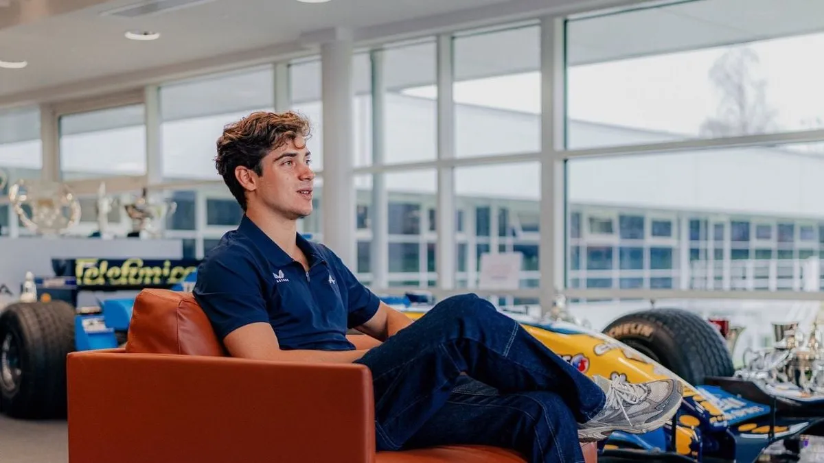 Franco Colapinto encanta a sus fanáticos en un cálido encuentro en Barcelona.