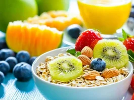 Aprende a lavar frutas correctamente para prevenir intoxicaciones y enfermedades.