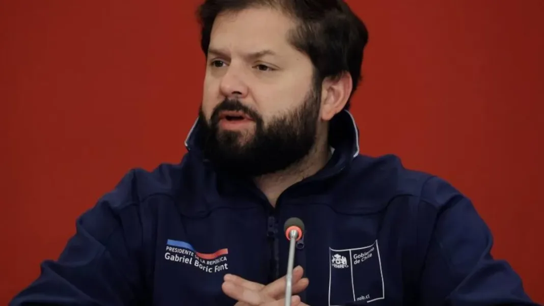 El presidente Boric es sobreseído en caso de difusión de imágenes íntimas.