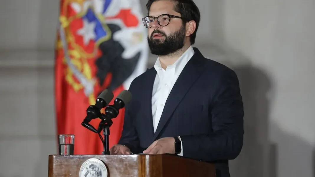 El Presidente Gabriel Boric enfrenta controversia por la difusión de imágenes privadas.