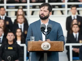 El Presidente Boric defiende inversión en seguridad ante críticas sobre recursos.