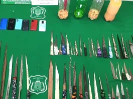 Incautan 100 armas artesanales y droga en cárcel de Puerto Montt.