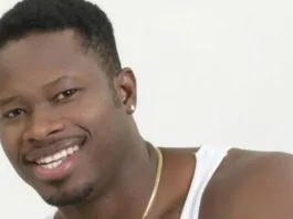 Givens y otros chilenos: detalles de su detención en un control policial.