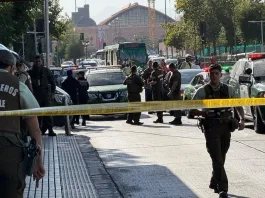 Carabineros interviene tras amenaza con cuchillo en Santiago Centro.