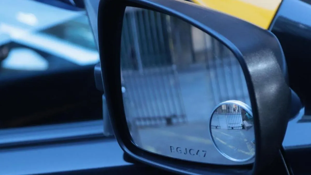 Chile implementa nueva ley para grabar patentes y frenar el robo de autos en 2024.