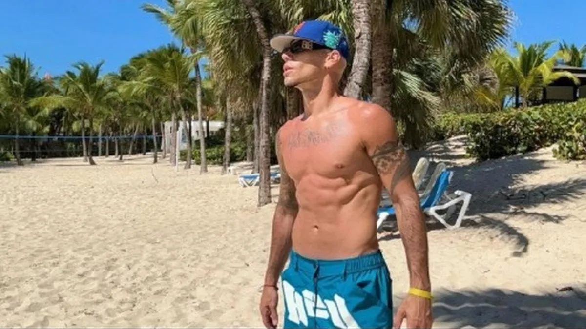 Raúl Peralta celebra el Día del Amor con su nueva pareja oficializada.