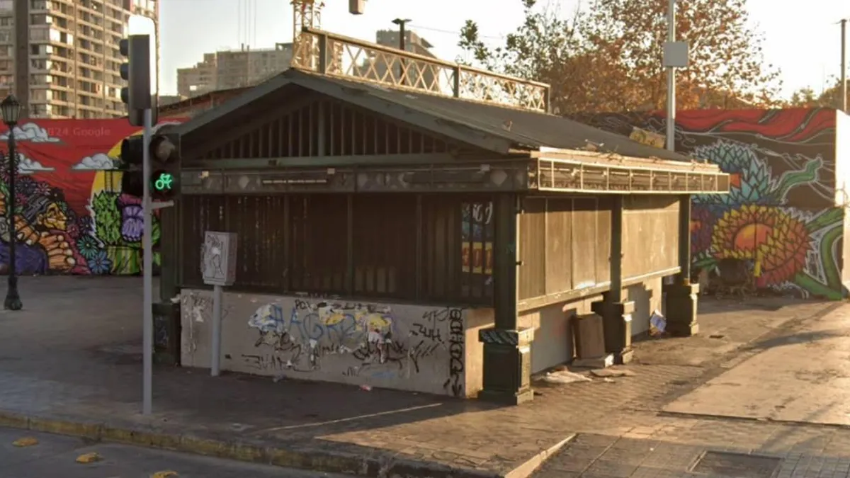 Metro cierra acceso en Cal y Canto por inseguridad; Tohá niega renuncia del Estado.