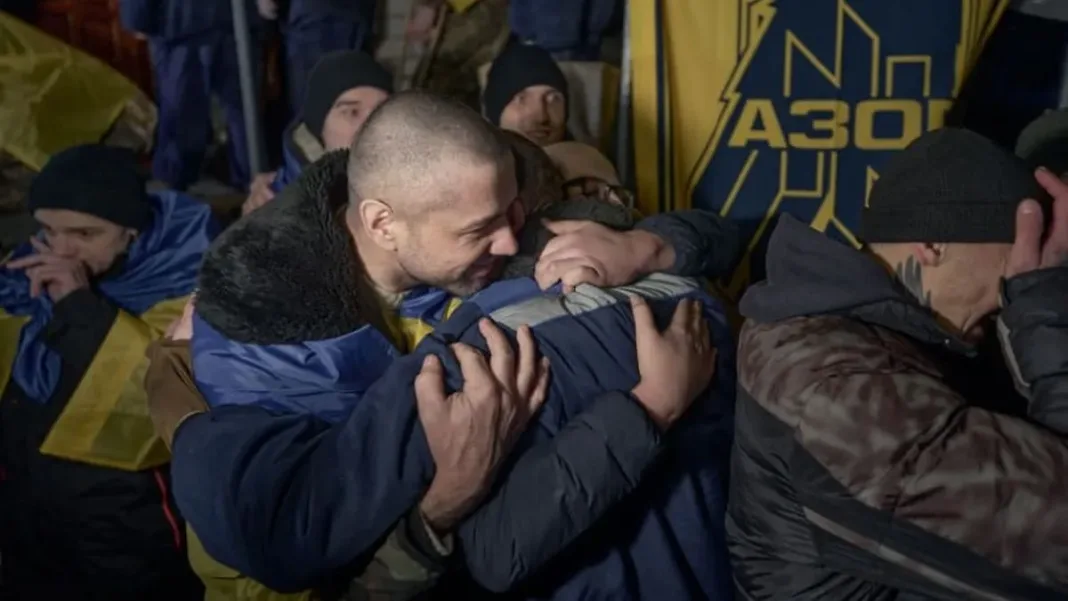 Rusia y Ucrania realizan un intercambio de 300 prisioneros de guerra.