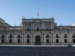 Tragedia en La Moneda: un carabinero pierde la vida tras un disparo en el Palacio.