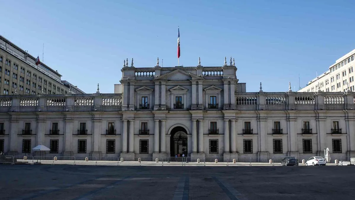 Tragedia en La Moneda: un carabinero pierde la vida tras un disparo en el Palacio.
