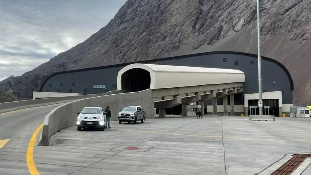 Reapertura del Paso Los Libertadores tras aludes en el lado argentino.