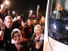 Hamás entrega rehenes y se inicia la liberación de presos palestinos en Israel.