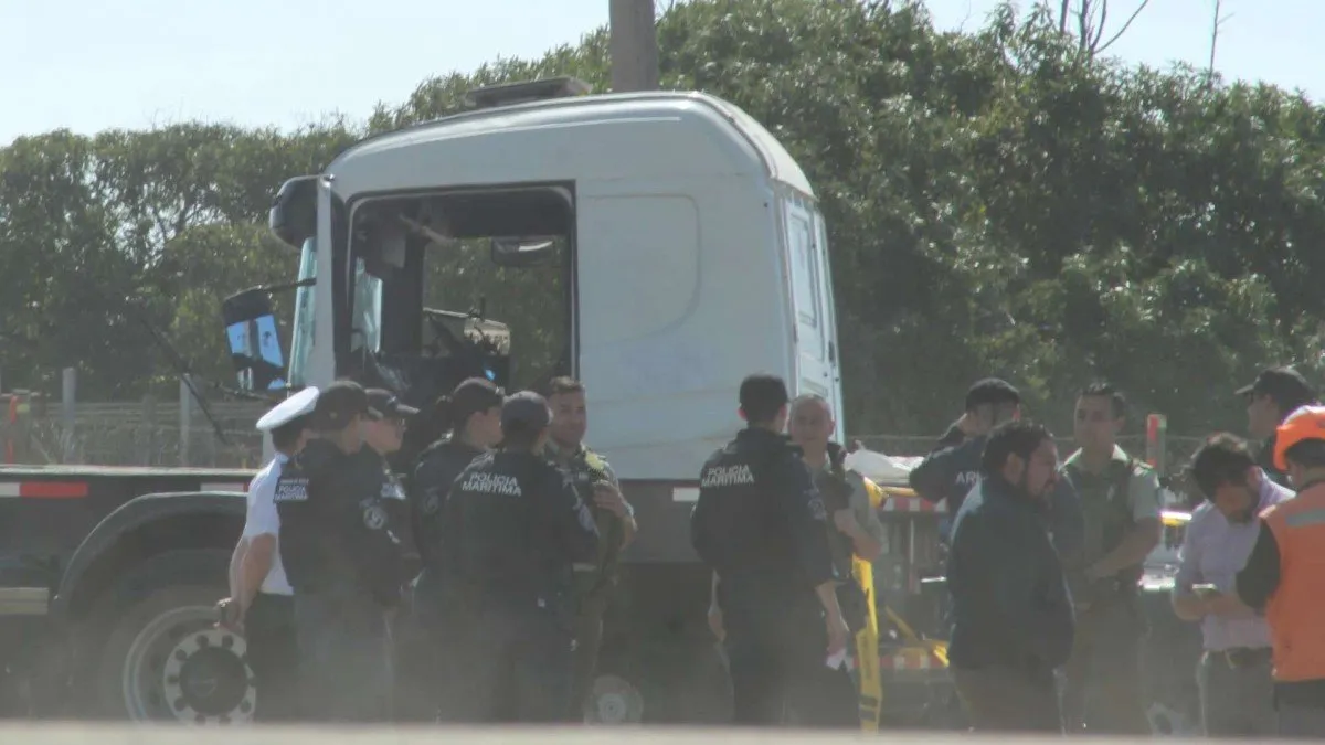 Conductor de camión abatido tras causar caos en San Antonio y poner en riesgo vidas. Conductor de camión abatido tras causar caos en San Antonio y poner en riesgo vidas.