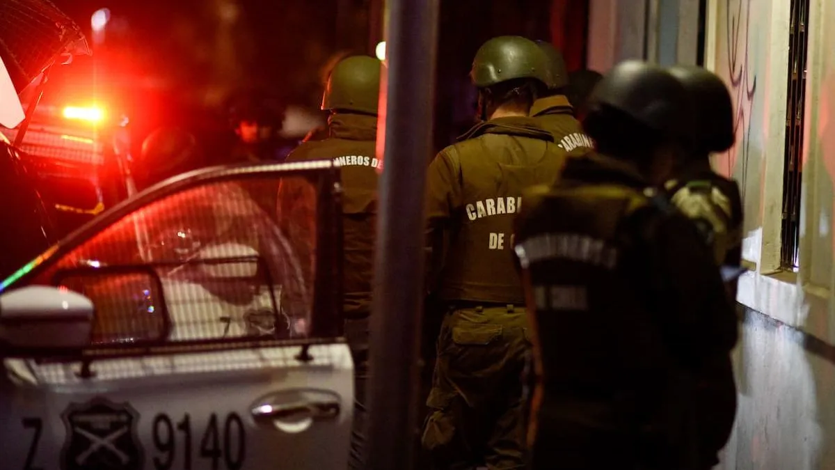 Carabineros detiene a cinco involucrados en transacción de drogas en San Bernardo.