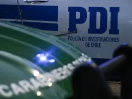 Mujer fallece tras caer de un departamento en el centro de Santiago.