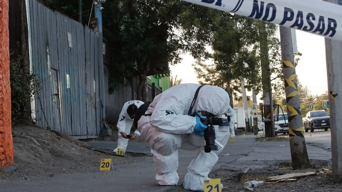Investigación en curso por doble homicidio frustrado en Santiago; hombres baleados. Investigación en curso por doble homicidio frustrado en Santiago; hombres baleados.