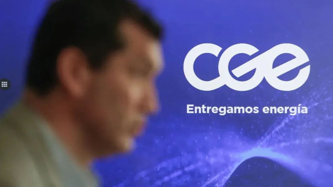 SERNAC inicia acción legal contra CGE por cortes de luz masivos y falta de compensación.