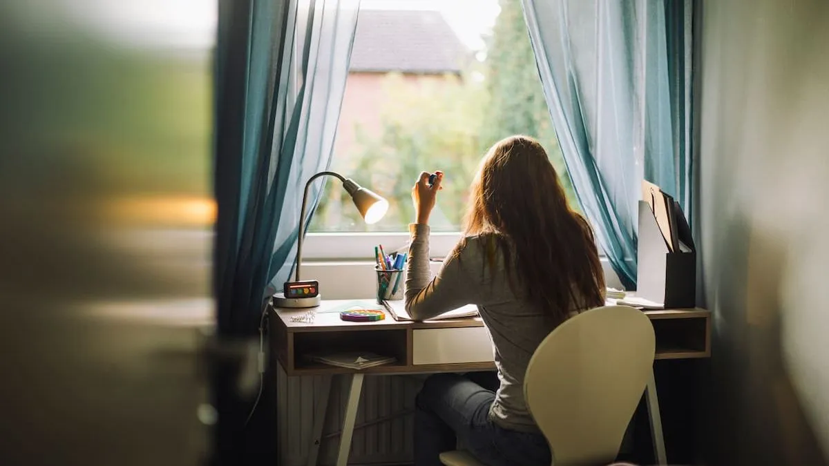 Descubre un hábito clave para potenciar la memoria en personas con TDAH.