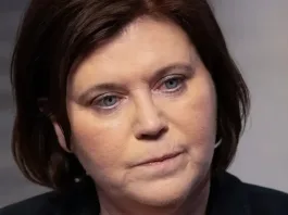 La ministra de Educación de Islandia renuncia tras un escándalo por su relación con un menor.