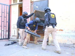 PDI allana barrio Yungay en investigación por tráfico de drogas; hay detenidos.