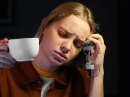 Descubre cómo el café afecta tu sueño y cuándo evitar la última taza.