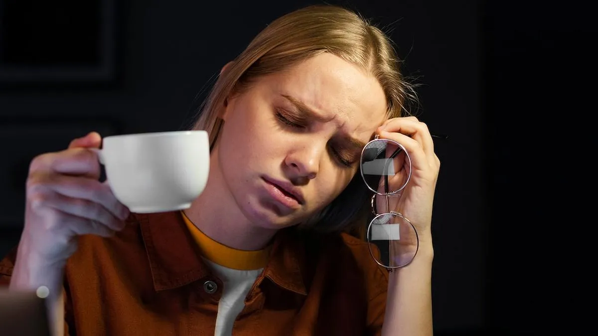 Descubre cómo el café afecta tu sueño y cuándo evitar la última taza.