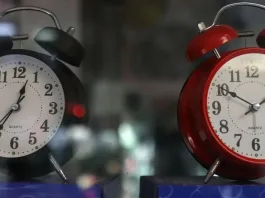 Descubre cuándo se realiza el cambio de hora en Chile y cómo ajustarlo.