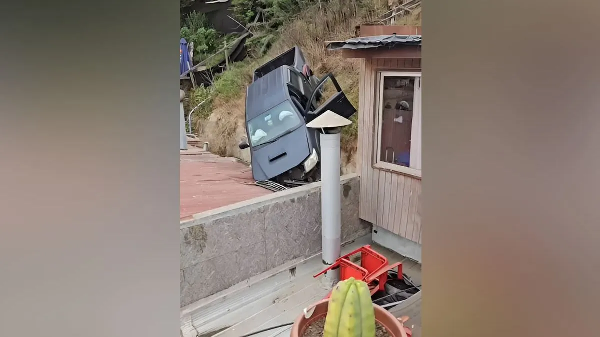 Camioneta se desbarranca en Concón Camioneta se desbarranca en Concón