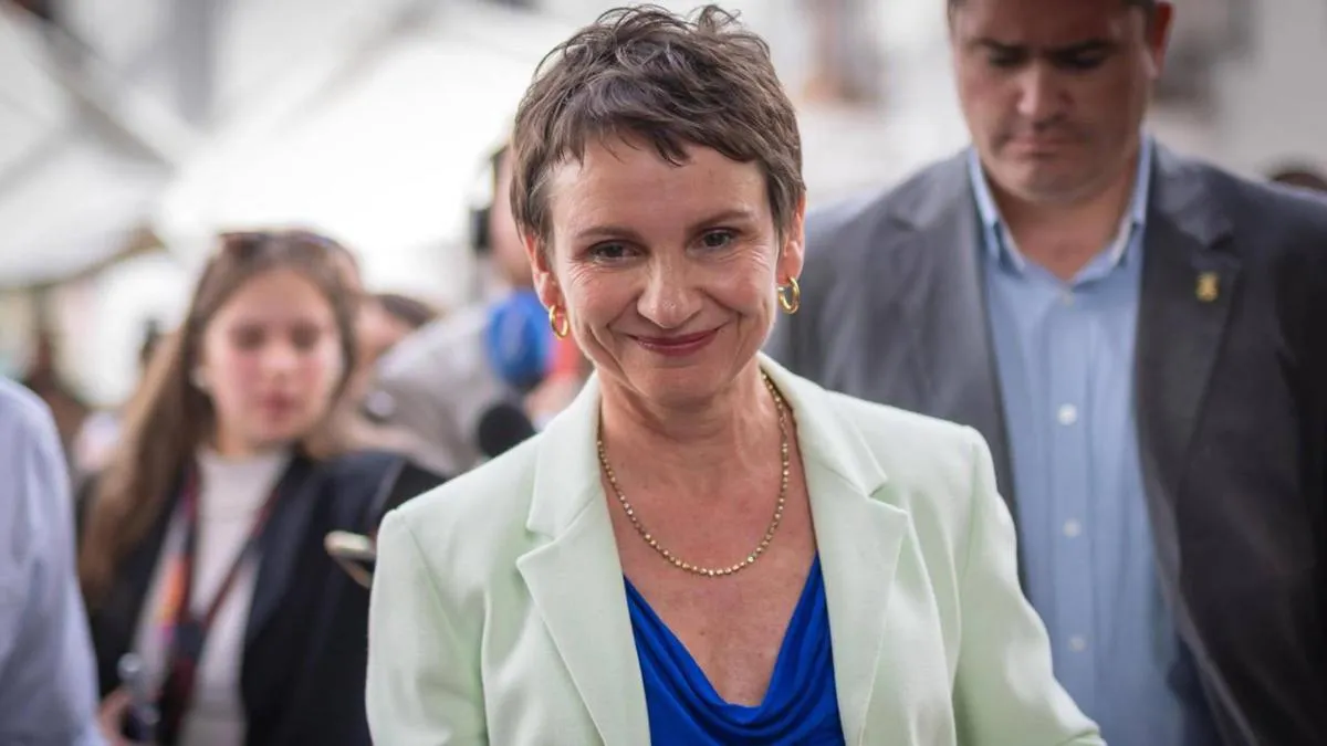 Tohá critica a Matthei: "Ya hay cárceles en los desiertos" en su primer acto como ex ministra.