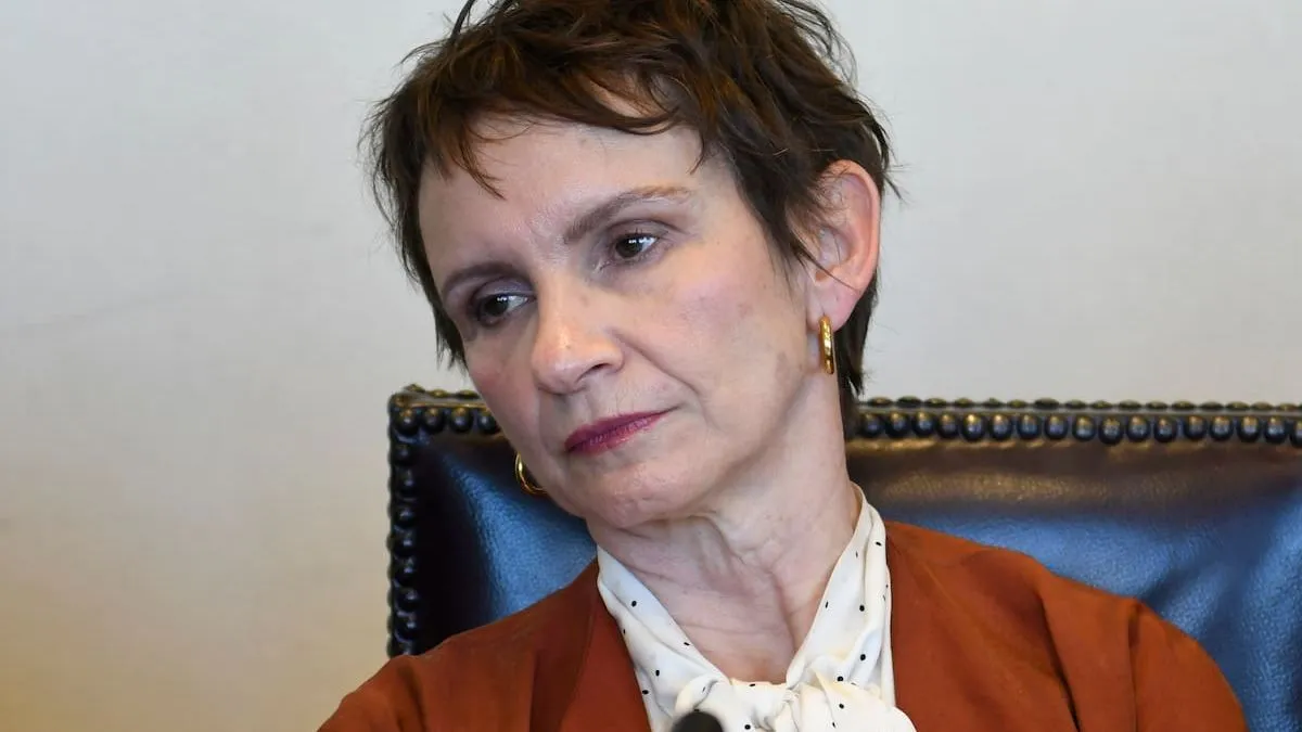 Carolina Tohá denuncia agresiones en la vía pública por su postura política.