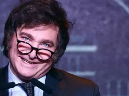 El gobierno de Milei considera un "botón muteador" para controlar a los periodistas.