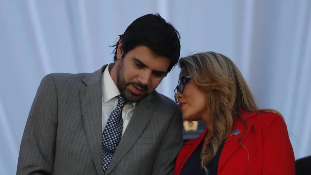 Cathy Barriga bajo la mira: uso de fondos públicos en defensa de Joaquín Lavín. Cathy Barriga bajo la mira: uso de fondos públicos en defensa de Joaquín Lavín.