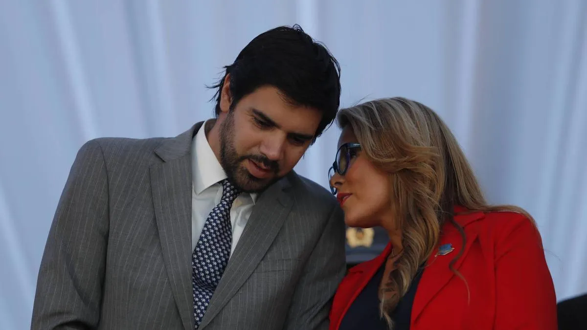 Cathy Barriga bajo la mira: uso de fondos públicos en defensa de Joaquín Lavín. Cathy Barriga bajo la mira: uso de fondos públicos en defensa de Joaquín Lavín.