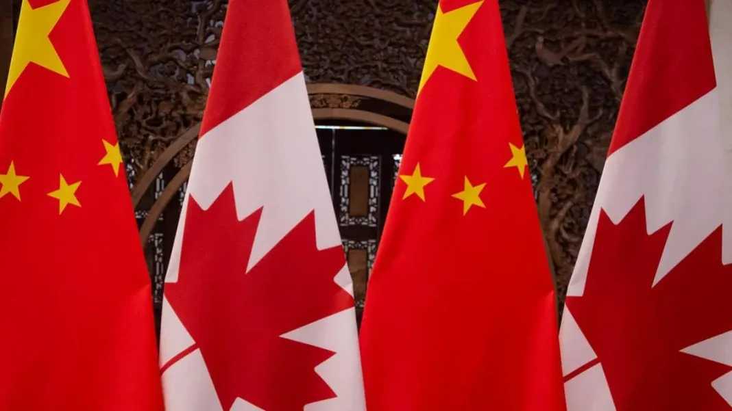 China responde con aranceles a productos agrícolas canadienses por tarifas a autos eléctricos.