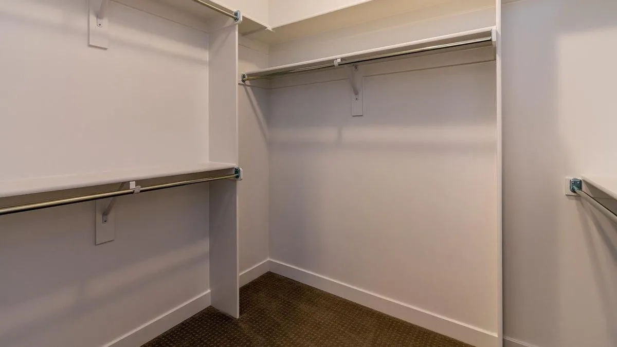 Descubre la frecuencia ideal para renovar tu clóset y optimizar tu estilo. Descubre la frecuencia ideal para renovar tu clóset y optimizar tu estilo.