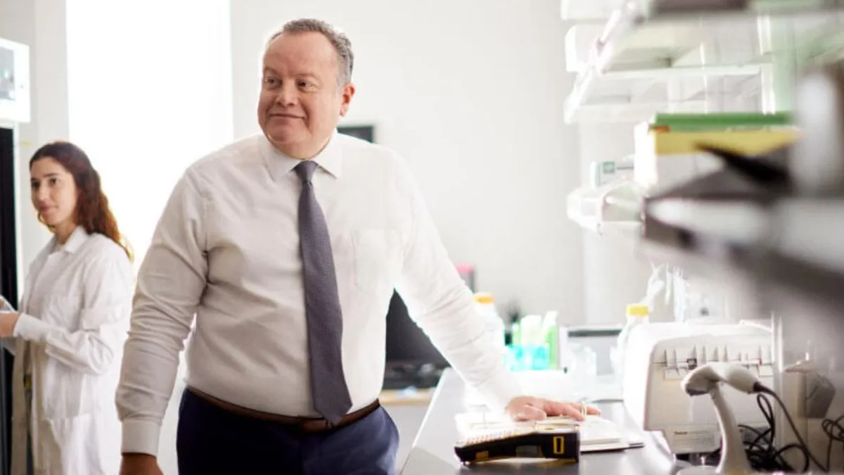 De contador a médico: una historia de superación y dedicación en la lucha contra el cáncer.