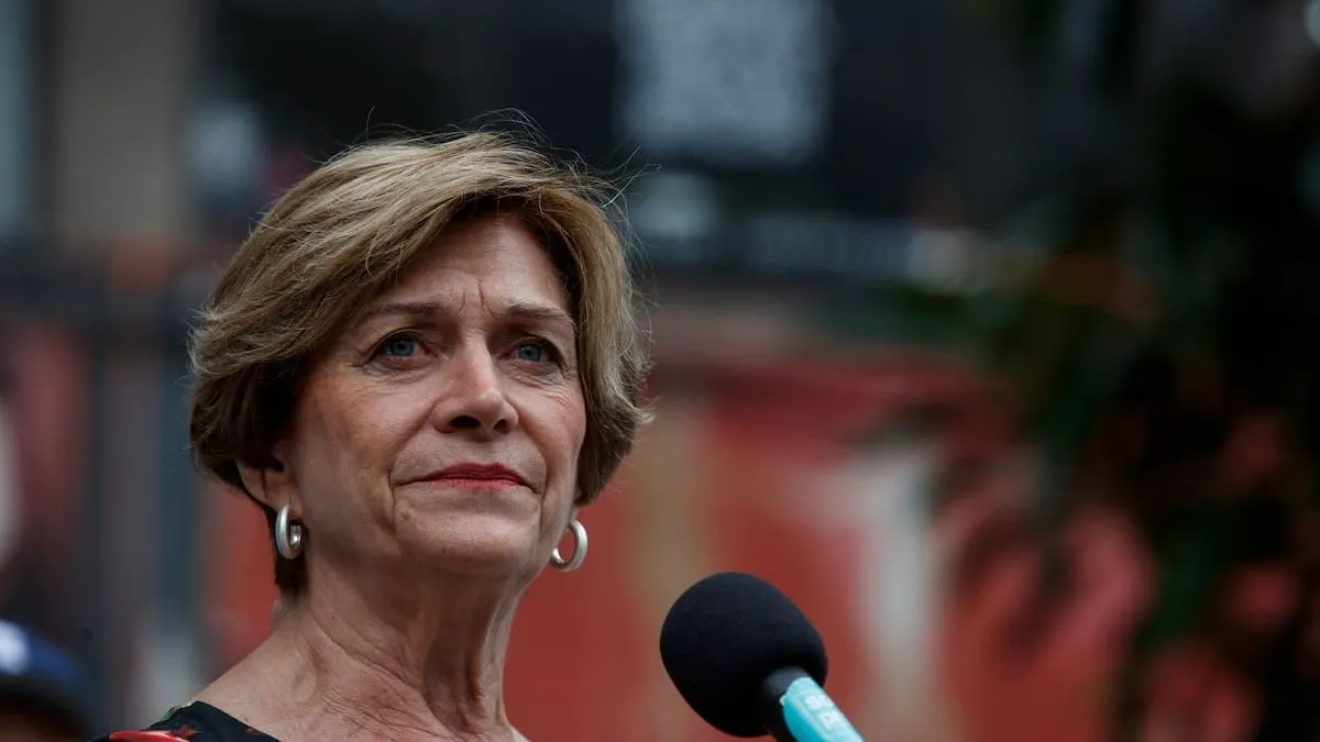 Evelyn Matthei alcanza su menor intención de voto en más de un año en Chile. Evelyn Matthei alcanza su menor intención de voto en más de un año en Chile.